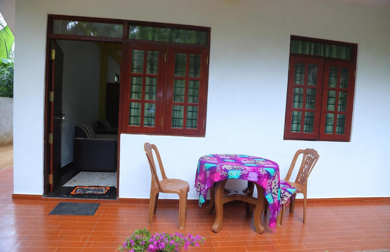 Villa Sidu Induruwa Exteriör bild